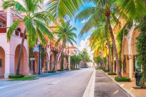 Palm Beach Shopping (istock)